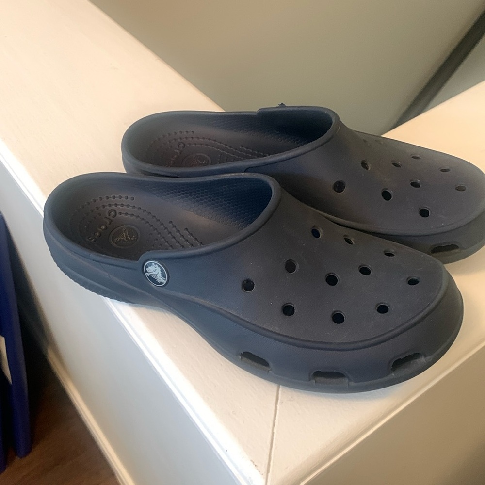 Women’s size 6 crocs
